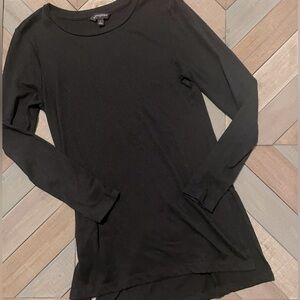 Banana Republic light tunic sweater in black. Size small.